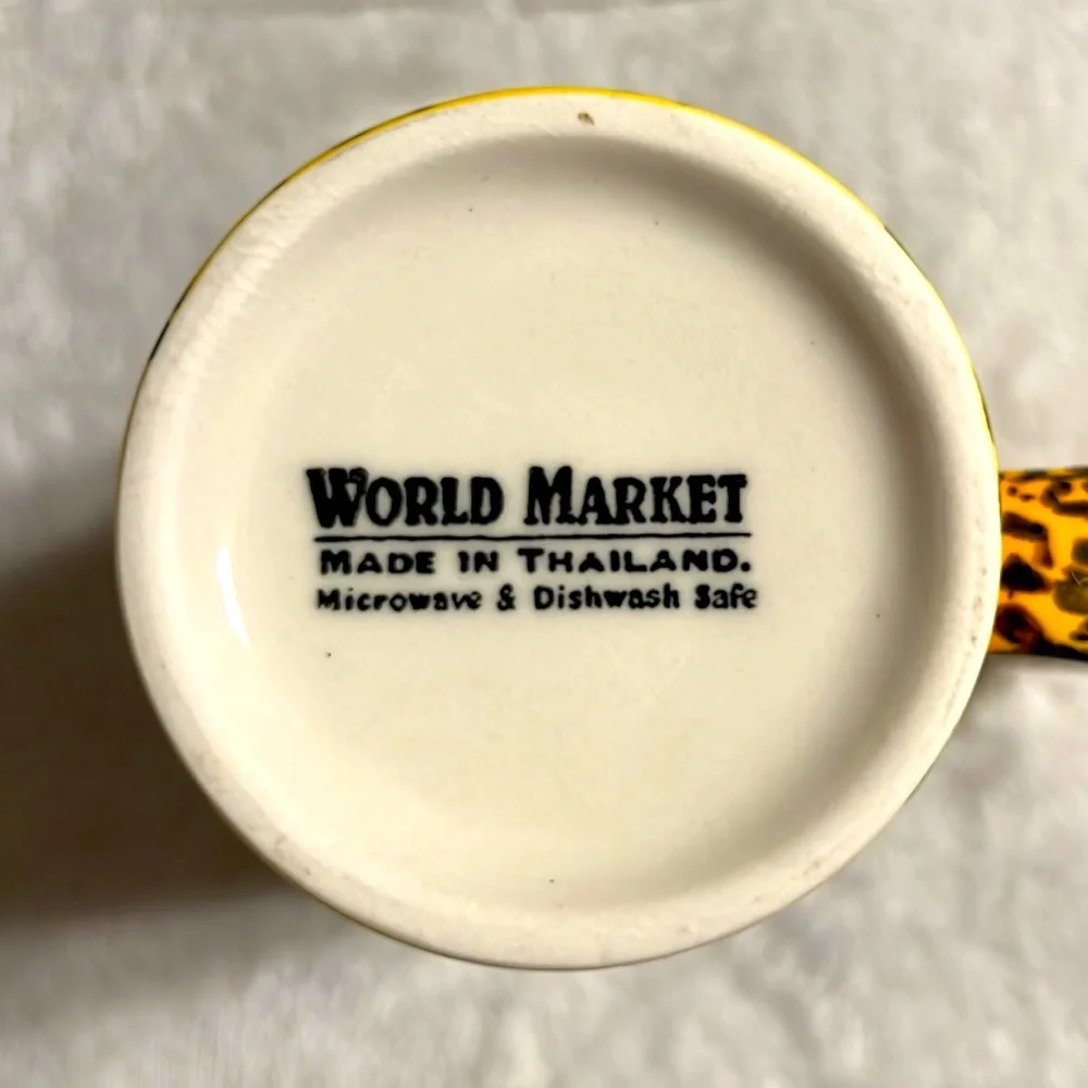 World Market. Vintage Hand Painted Leopard Cat Figurine Mug Cup. NWOT. 20 oz
